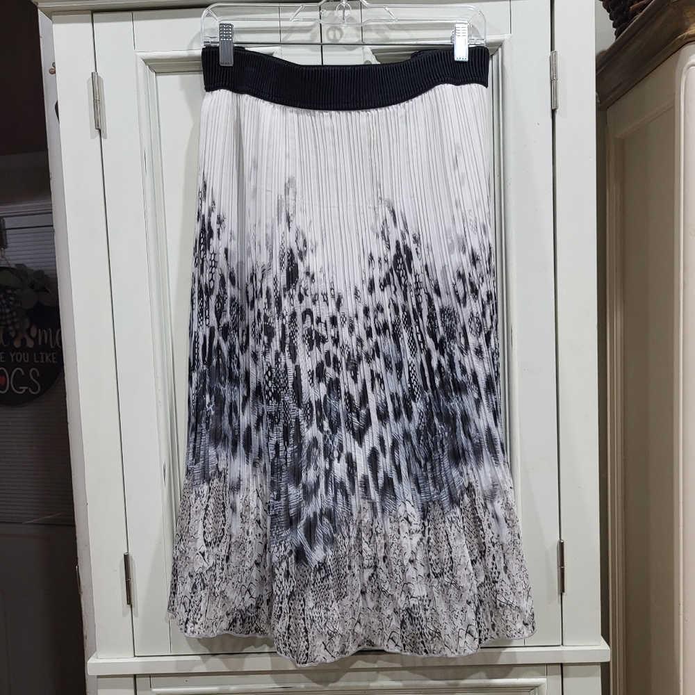Studio West White & Black Skirt